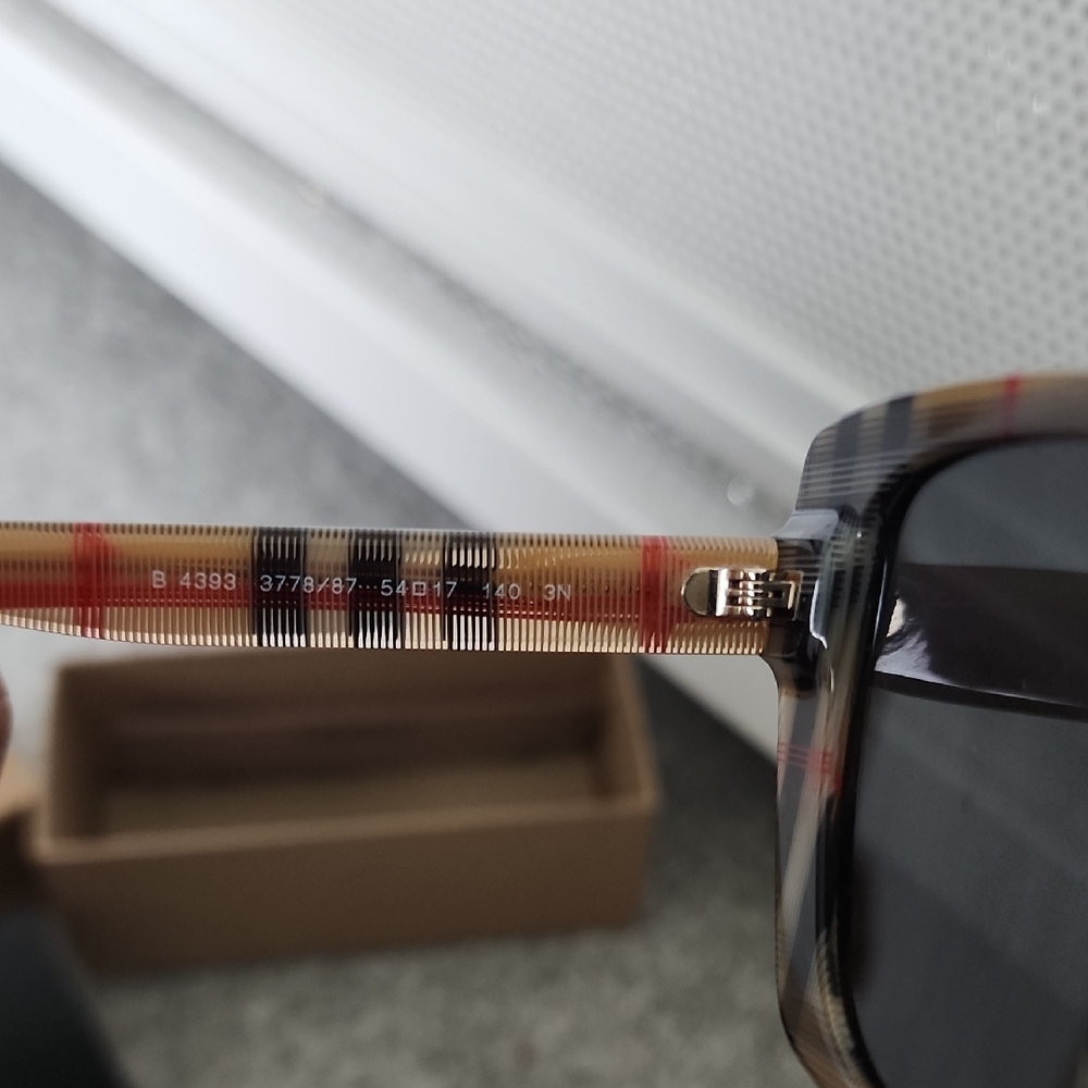 Plaid Cat-Eye Sunglasses- Burberry - Picture 2 of 9